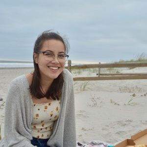 Meet your Posher, Lara